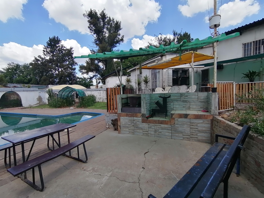 7 Bedroom Property for Sale in Stilfontein North West